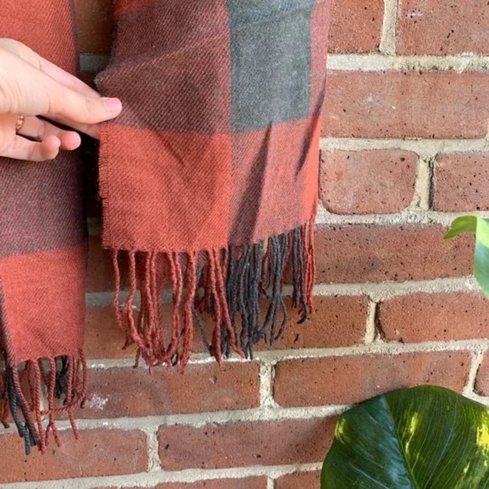 Banana Republic Rust and Charcoal Scarf - Picture 2 of 3